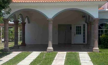 Preciosa casa con Jardin