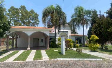 Preciosa casa con Jardin