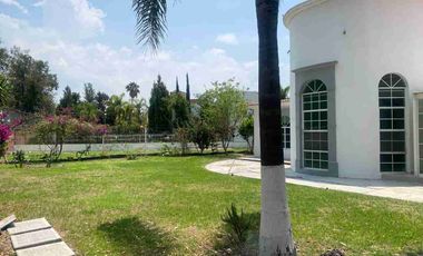 Preciosa casa con Jardin