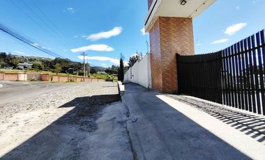 Conocoto casa esquinera en conjunto opción a tercera planta $62.000