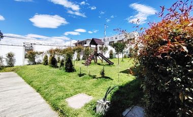 Conocoto casa esquinera en conjunto opción a tercera planta $62.000