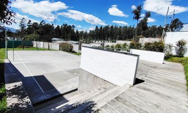 Conocoto casa esquinera en conjunto opción a tercera planta $62.000