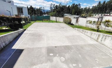 Conocoto casa esquinera en conjunto opción a tercera planta $62.000
