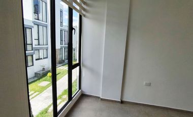 Conocoto casa esquinera en conjunto opción a tercera planta $62.000
