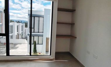 Conocoto casa esquinera en conjunto opción a tercera planta $62.000