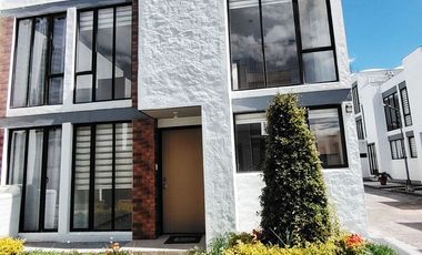 Conocoto casa esquinera en conjunto opción a tercera planta $62.000