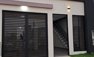 SE VENDE CASA NUEVA CON PLACA EN YOPAL