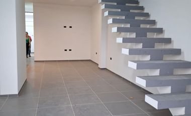 SE VENDE CASA NUEVA CON PLACA EN YOPAL