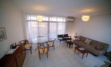 Se alquila departamento de 2 dormitorios en urbanización frente a San Marino.(RG)