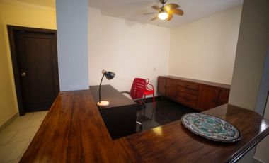 Se alquila departamento de 2 dormitorios en urbanización frente a San Marino.(RG)