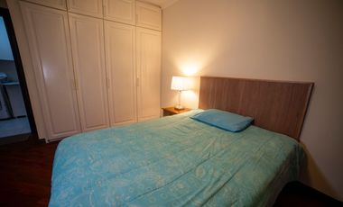 Se alquila departamento de 2 dormitorios en urbanización frente a San Marino.(RG)