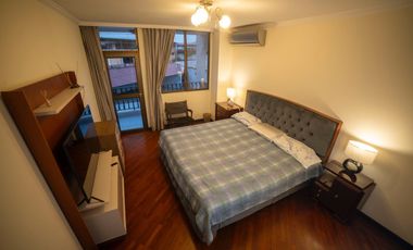 Se alquila departamento de 2 dormitorios en urbanización frente a San Marino.(RG)