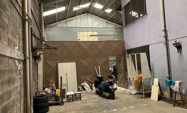 BODEGA, ALMACEN O TALLER CON OFICINAS