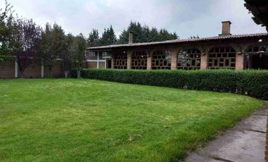 Vendo FINCA con Salon con Chimenea, Baños Hombres y Mujeres y Jardín de Fiestas con Medios Baños, Muro Lloron, Area de Estacionamiento Techada, Casa Habitación, Casa del Caballerango, 40 Caballerizas.
