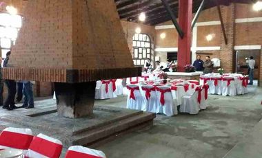 Vendo FINCA con Salon con Chimenea, Baños Hombres y Mujeres y Jardín de Fiestas con Medios Baños, Muro Lloron, Area de Estacionamiento Techada, Casa Habitación, Casa del Caballerango, 40 Caballerizas.