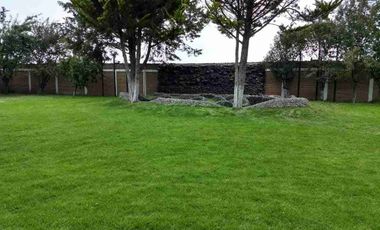 Vendo FINCA con Salon con Chimenea, Baños Hombres y Mujeres y Jardín de Fiestas con Medios Baños, Muro Lloron, Area de Estacionamiento Techada, Casa Habitación, Casa del Caballerango, 40 Caballerizas.