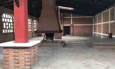 Vendo FINCA con Salon con Chimenea, Baños Hombres y Mujeres y Jardín de Fiestas con Medios Baños, Muro Lloron, Area de Estacionamiento Techada, Casa Habitación, Casa del Caballerango, 40 Caballerizas.