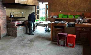 Vendo FINCA con Salon con Chimenea, Baños Hombres y Mujeres y Jardín de Fiestas con Medios Baños, Muro Lloron, Area de Estacionamiento Techada, Casa Habitación, Casa del Caballerango, 40 Caballerizas.