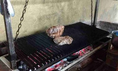 Vendo FINCA con Salon con Chimenea, Baños Hombres y Mujeres y Jardín de Fiestas con Medios Baños, Muro Lloron, Area de Estacionamiento Techada, Casa Habitación, Casa del Caballerango, 40 Caballerizas.