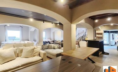 Casa en Renta en Altavista con Uso de Suelo Comercial o Para Oficinas.
