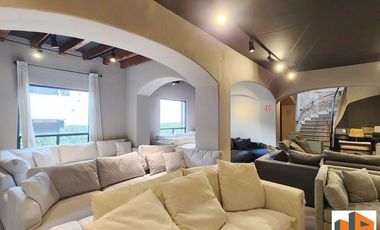Casa en Renta en Altavista con Uso de Suelo Comercial o Para Oficinas.
