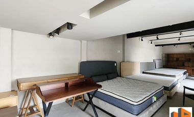Casa en Renta en Altavista con Uso de Suelo Comercial o Para Oficinas.