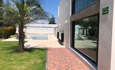 VENDO SUITE AMOBLADA SECTOR LA CERAMICA