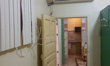 SUITE SEMIAMOBLADA EN RENTA, EN PLANTA BAJA, CON PATIO, EN URDESA CENTRAL, GUAYAQUIL.