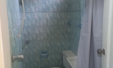 SUITE SEMIAMOBLADA EN RENTA, EN PLANTA BAJA, CON PATIO, EN URDESA CENTRAL, GUAYAQUIL.