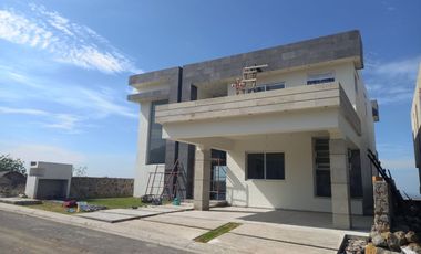 CASA EN VENTA EN FRACCIONAMIENTO LOMAS DE COCOYOC MORELOS