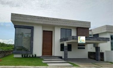 CASA EN VENTA EN FRACCIONAMIENTO LOMAS DE COCOYOC MORELOS