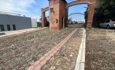 CASA + DEPARTAMENTO  ¡TU REFUGIO SOÑADO A ORILLAS DEL LAGO EN RIVIERA DE CHAPALA! 🌅