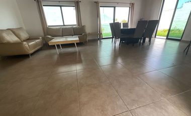 CASA + DEPARTAMENTO  ¡TU REFUGIO SOÑADO A ORILLAS DEL LAGO EN RIVIERA DE CHAPALA! 🌅