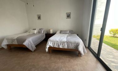 CASA + DEPARTAMENTO  ¡TU REFUGIO SOÑADO A ORILLAS DEL LAGO EN RIVIERA DE CHAPALA! 🌅