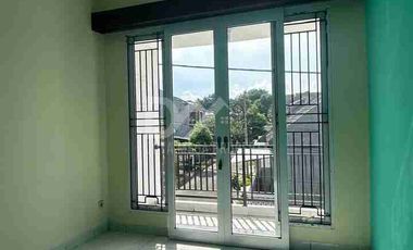Dijual cepat rumah 2 lantai di Serpong park, Tangerang selatan