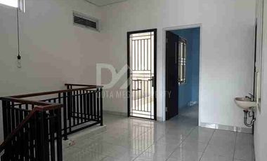 Dijual cepat rumah 2 lantai di Serpong park, Tangerang selatan