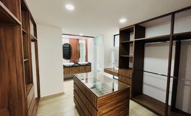 CASA EN VENTA DE 5 RECÁMARAS EN PARQUE CHIAPAS, LOMAS DE ANGELÓPOLIS