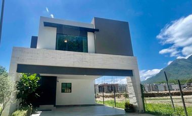 CASA EN VENTA EN SANTIAGO, NUEVO LEÓN