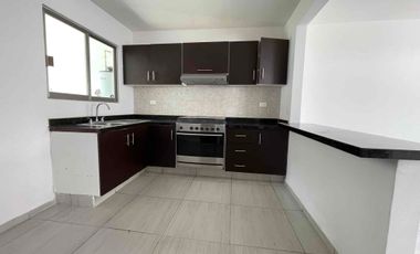 SE VENDE CASA SOLA CON ALBERCA ZONA TRANQUILA  CENTRO JIUTEPEC