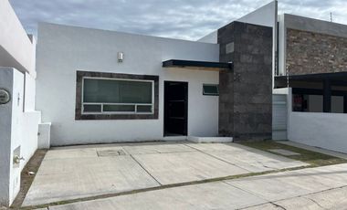 CASA EN RENTA DE UN PISO EN LOMAS DE JURIQUILLA