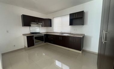 CASA EN RENTA DE UN PISO EN LOMAS DE JURIQUILLA