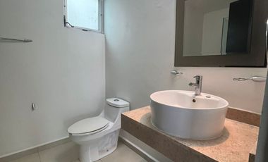 CASA EN RENTA DE UN PISO EN LOMAS DE JURIQUILLA