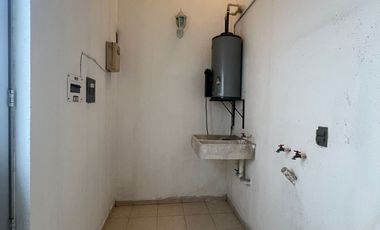 CASA EN RENTA DE UN PISO EN LOMAS DE JURIQUILLA