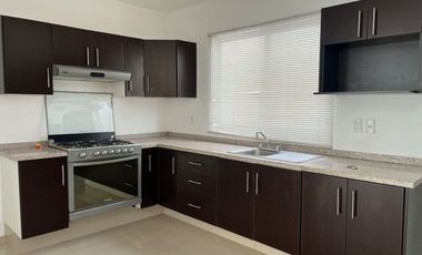 CASA EN RENTA DE UN PISO EN LOMAS DE JURIQUILLA