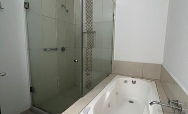 CASA EN RENTA DE UN PISO EN LOMAS DE JURIQUILLA