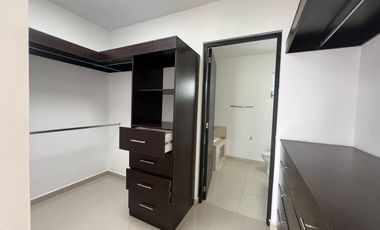 CASA EN RENTA DE UN PISO EN LOMAS DE JURIQUILLA