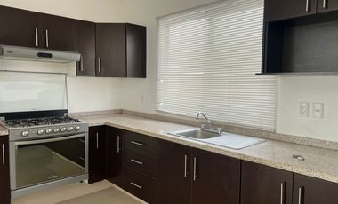 CASA EN RENTA DE UN PISO EN LOMAS DE JURIQUILLA