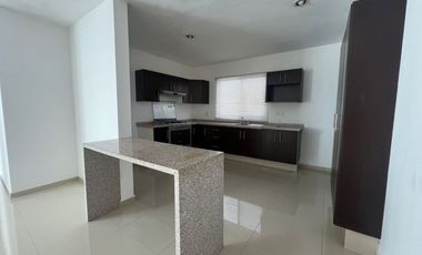 CASA EN RENTA DE UN PISO EN LOMAS DE JURIQUILLA