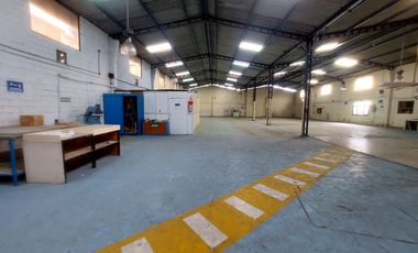 Venta de Terreno 2500 m² con Bodega 850 m² y Oficina 1400 m² Quito