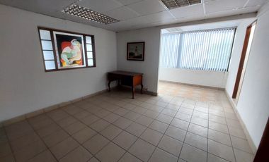 Venta de Terreno 2500 m² con Bodega 850 m² y Oficina 1400 m² Quito